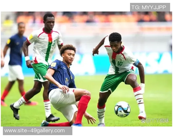 伯顿阿尔比恩与赫尔城的激烈对决展现英足联杯的精彩瞬间与战术较量